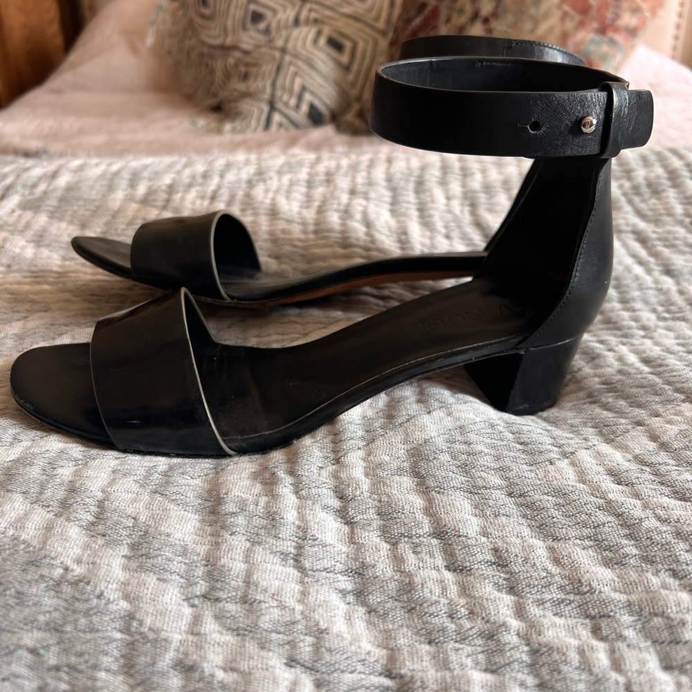 Vince kitten heel